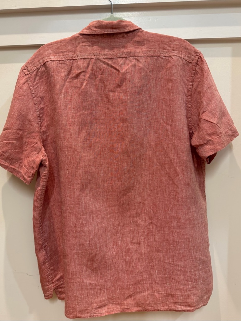 Banana Republic Men’s Red Short-Sleeve relaxed fit 100% Linen Shirt - Picture 3 of 3